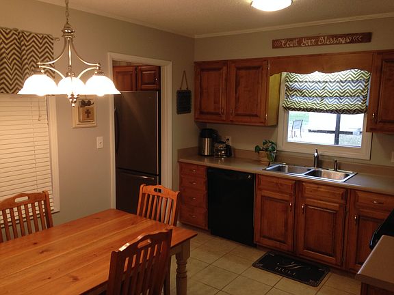 Kitchen with Breakfast table