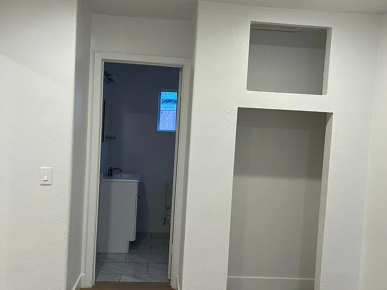 2527 E Harding Way — Photo 6