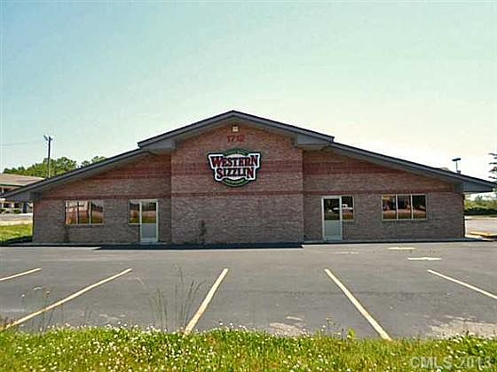 1st image of 1712 E Dixon Blvd