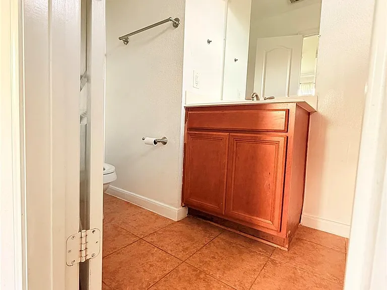 2918 Beacon Grove St — Photo 4