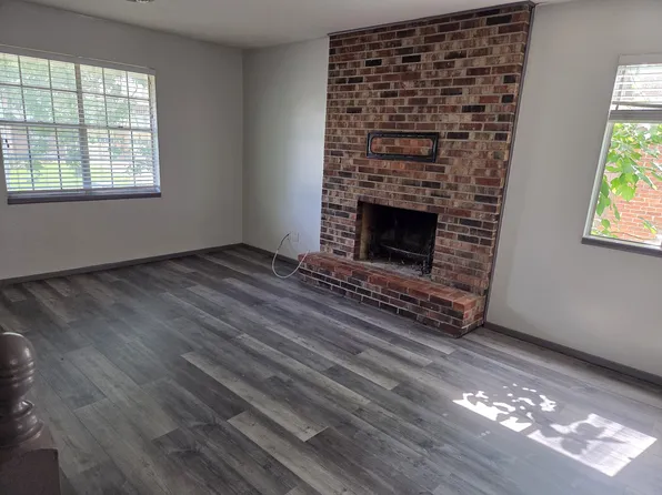 3703 NE 67th St, Kansas City, MO 64119