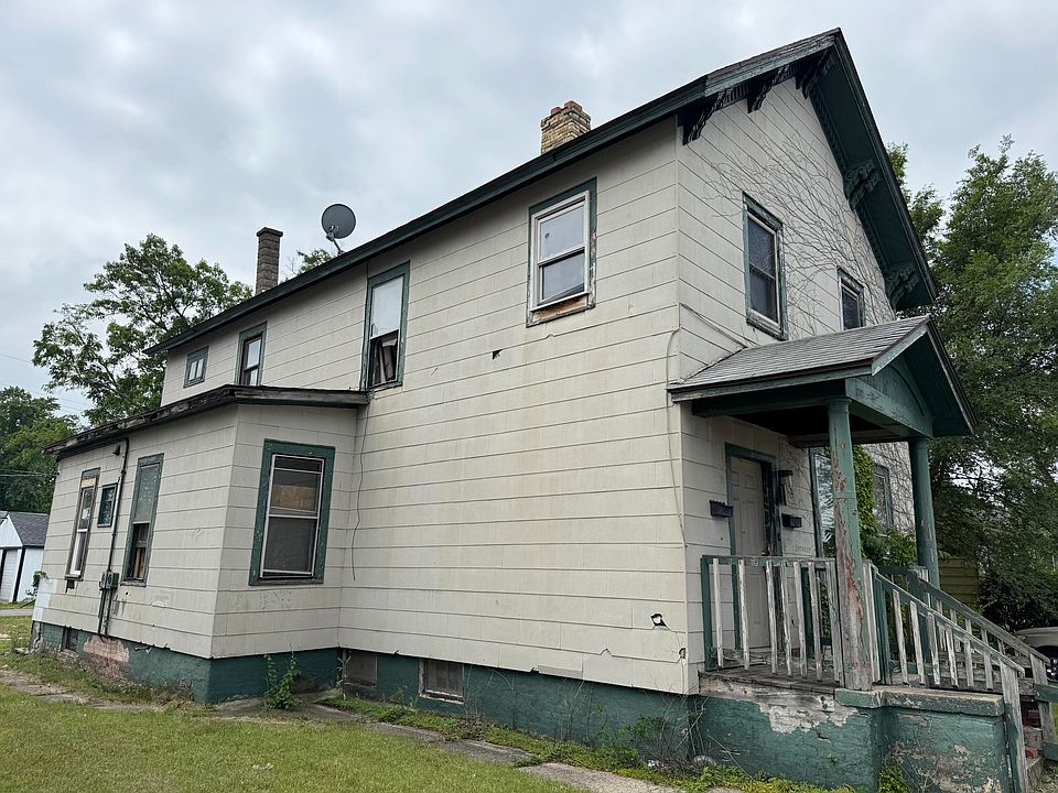 2nd image of 709 E 11th St