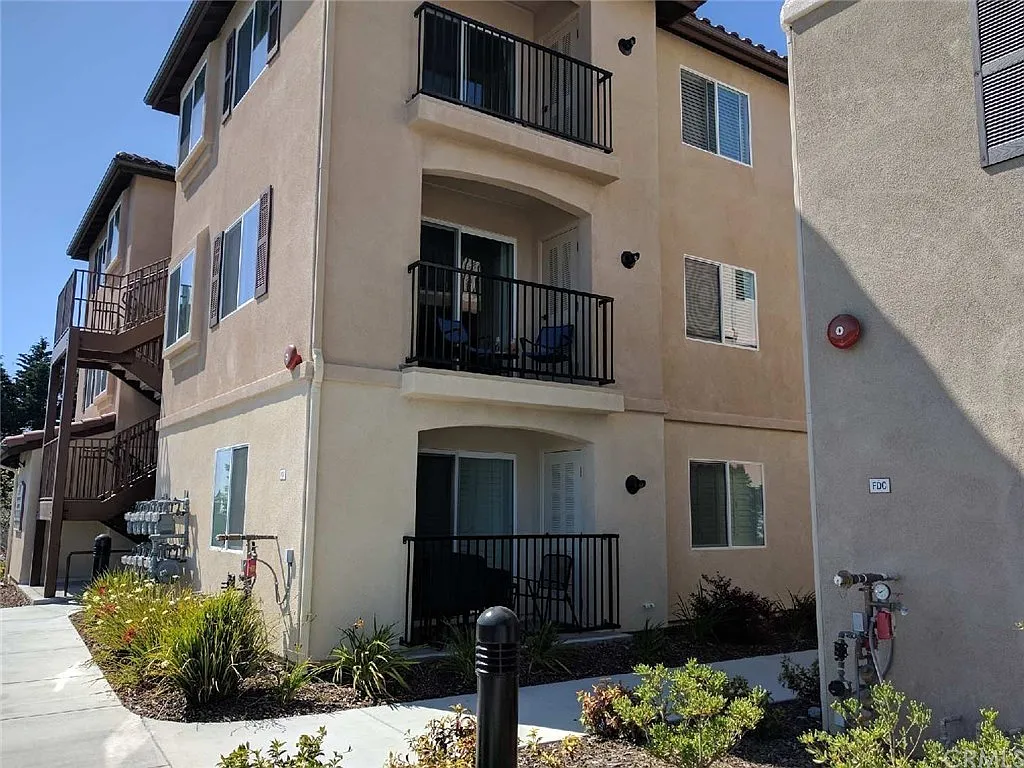 2 bed, 1000 sqft, $3,500 — Photo 4