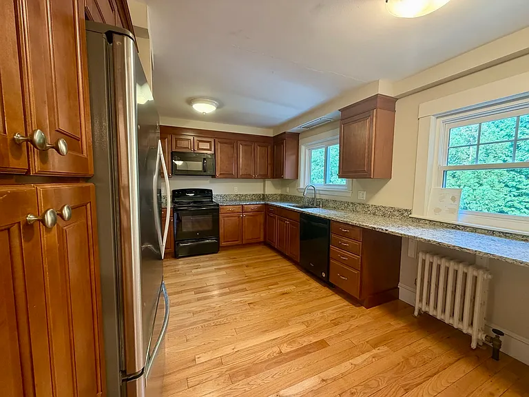 54 Noble St #54 — Photo 7