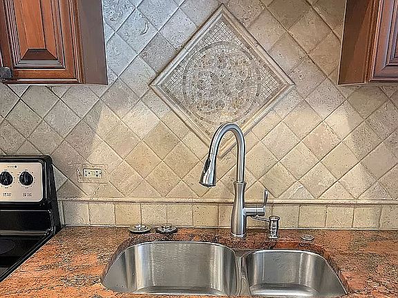 4th image of 409 Lathrop Ave #1E