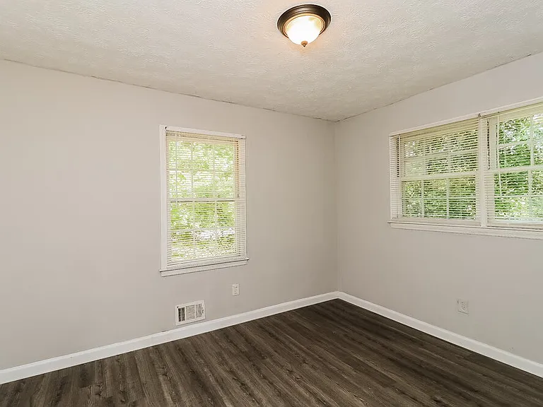 851 Grayson Hwy — Photo 20