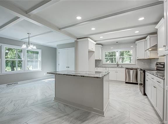 3rd image of 819 Imperial Dr
