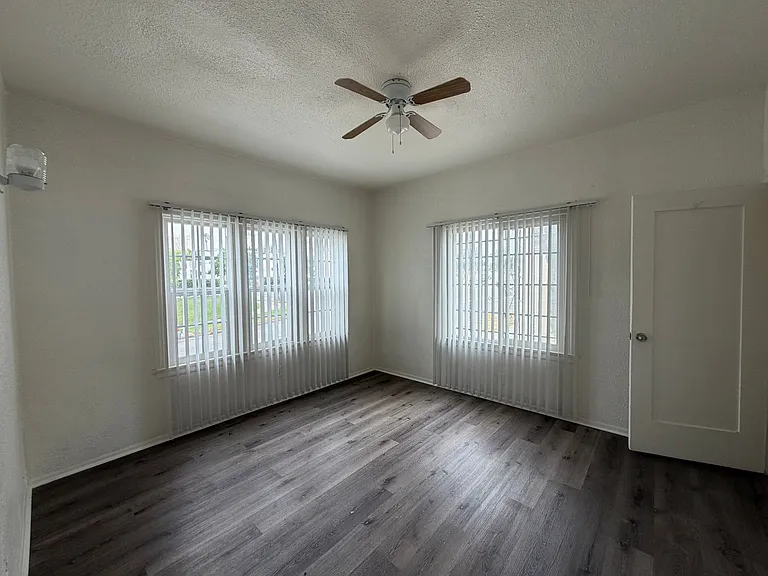 2612 Edgehill Dr — Photo 8