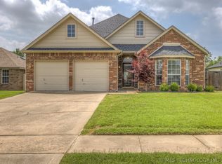 211 E Juneau Pl, Broken Arrow, OK 74012