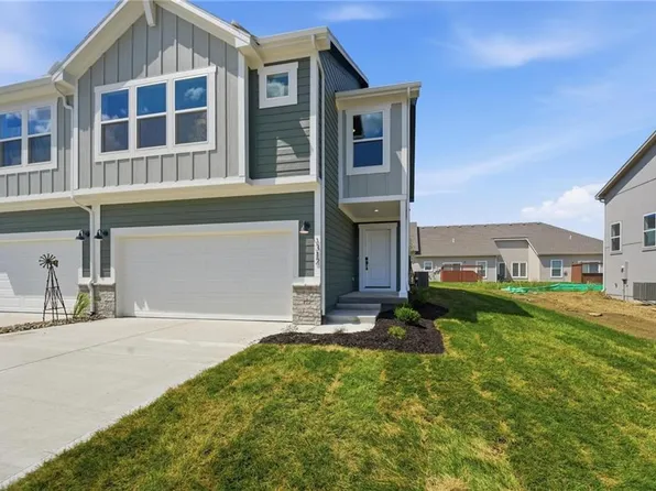 1312 S 4th St E, Louisburg, KS 66053