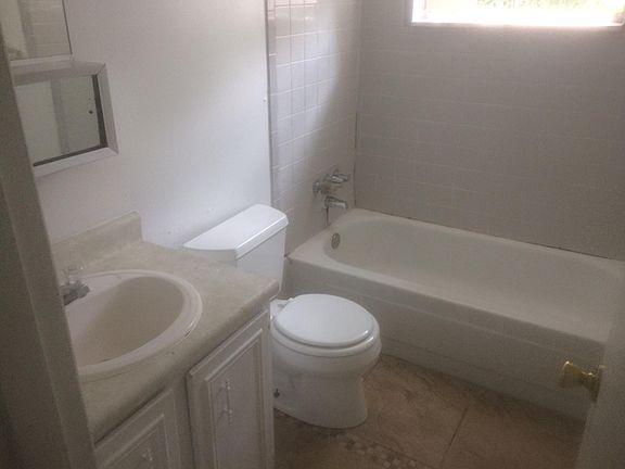 4th image of 2841 Grove Dr