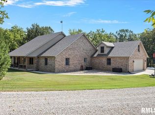 3800 Circle Dr, Auburn, IL 62615