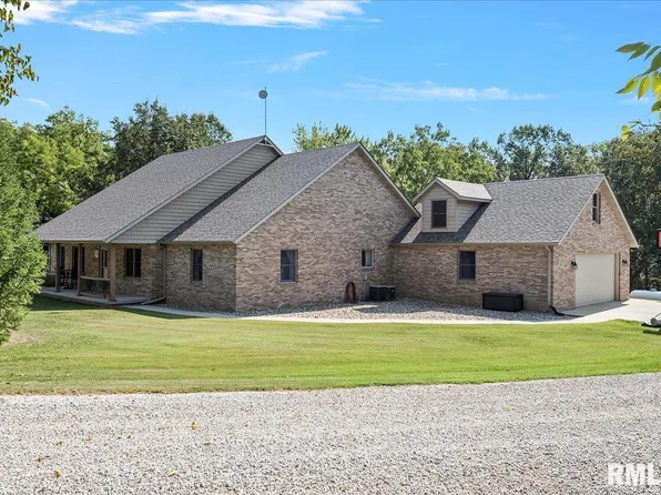3800 Circle Dr, Auburn, IL 62615