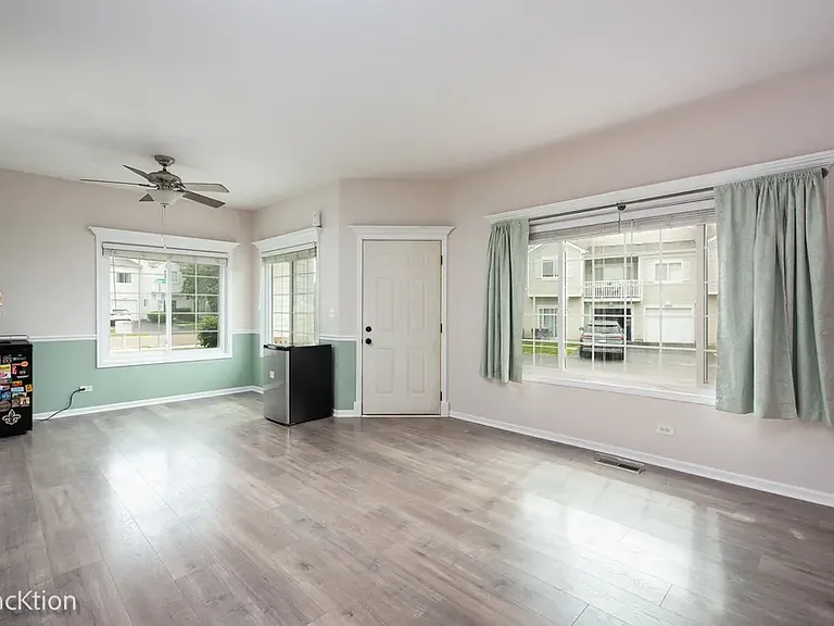 122 Creston Cir — Photo 3