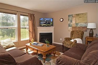 3rd image of 592 Canterbury Ln