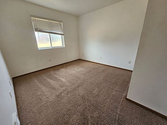 4th image of 905 E White Birch Ave #B