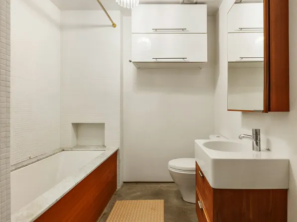 114 4th Place image 8 of 11