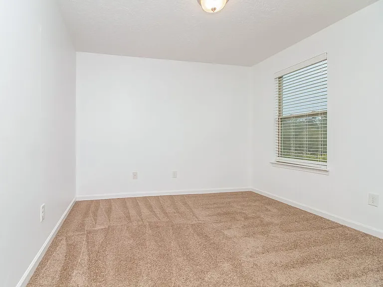 1096 Shire Dr — Photo 11