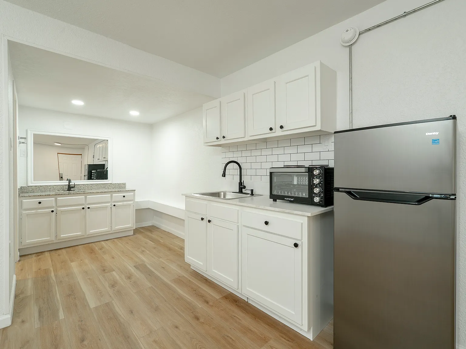 Studio, 300 sqft, $750 — Photo 3