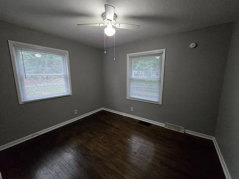912 Birchwood Ave — Photo 3