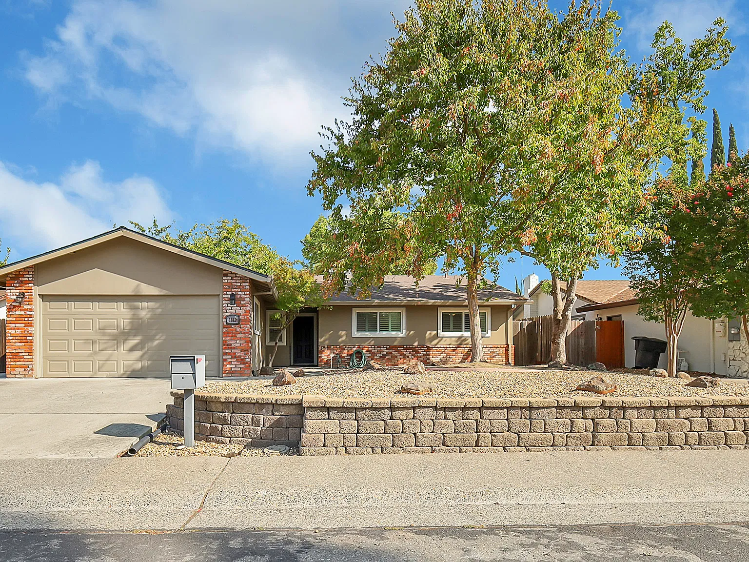 3 bed, 1400 sqft, $2,800 — Photo 2