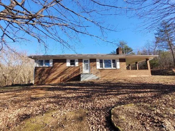 1025 Country Club Rd, Hurt, VA 24563