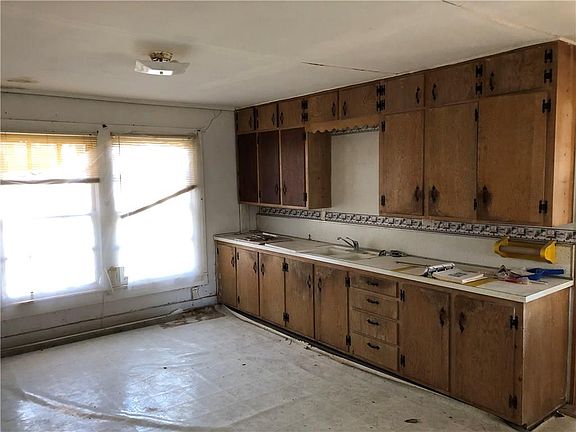 4th image of 600 Crockett St