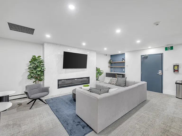 7360 Halifax St — Photo 15