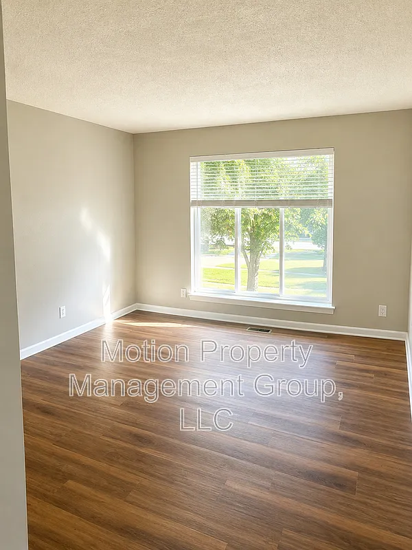 2 bed, 1.0 bath, 750 sqft, $1,200 — Photo 2