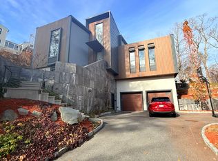 6 Parkside Dr, Jamaica Plain, MA 02130