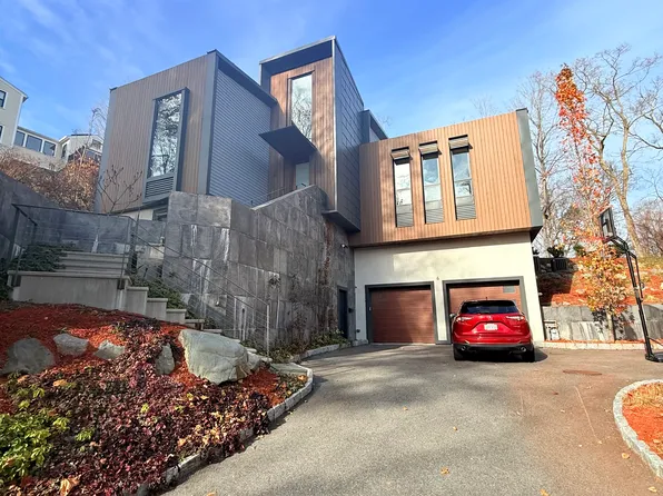 6 Parkside Dr, Jamaica Plain, MA 02130