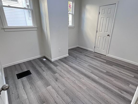 3rd image of 2356 W Clifton Ave Unit 1