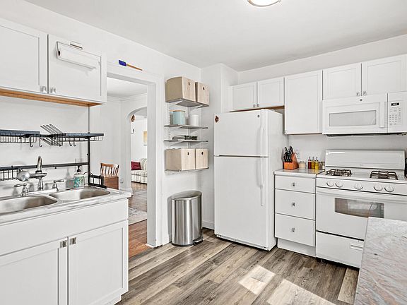 3rd image of 2843 McKinley St NE