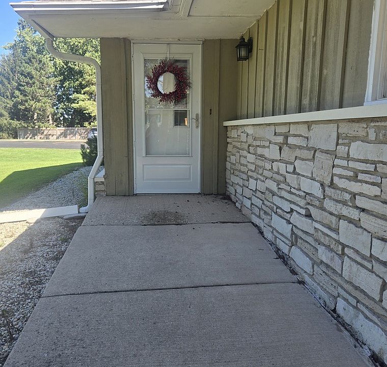 2nd image of 4813 W Crystal Lake Rd