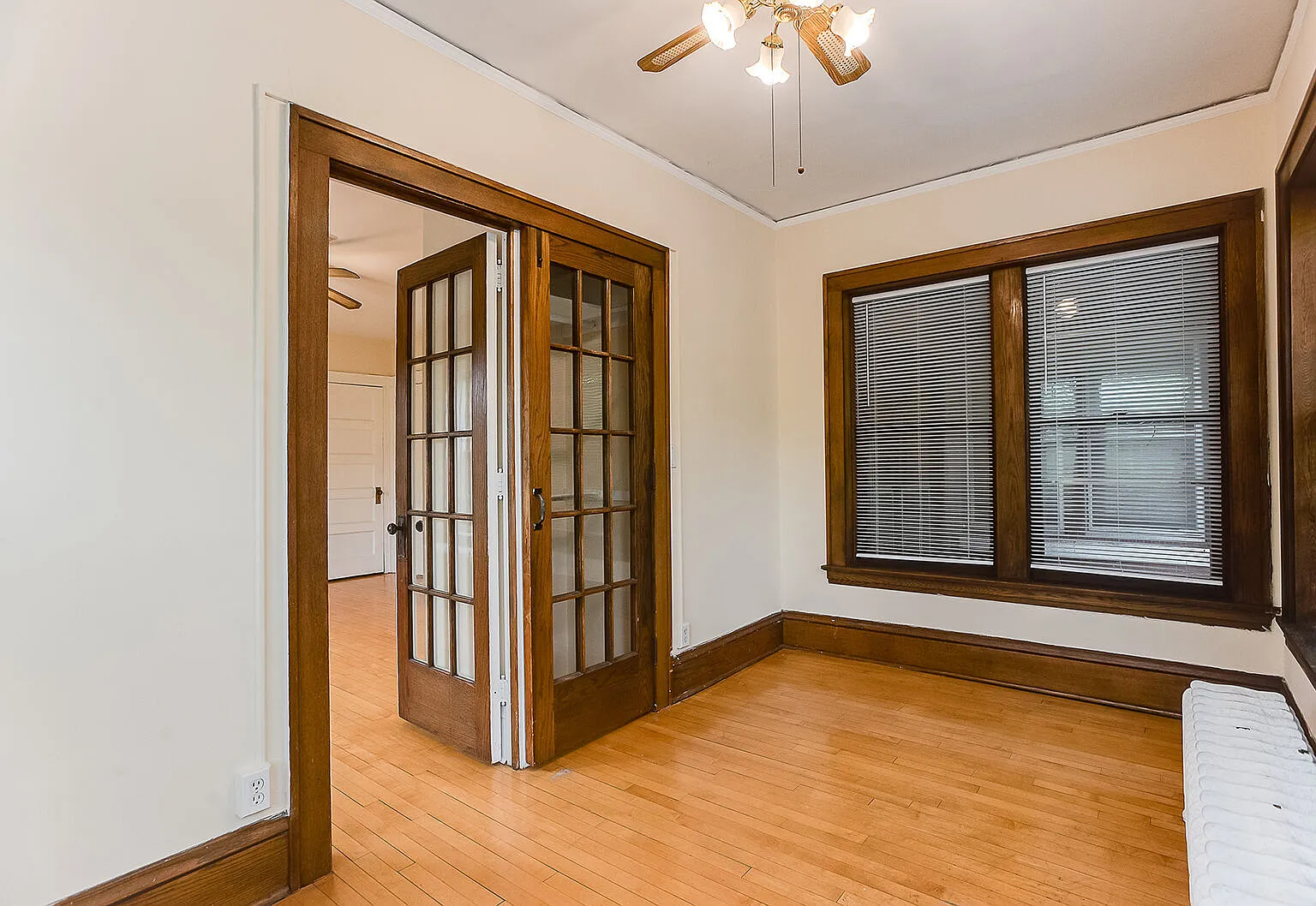 2124 Garfield Avenue South — Photo 2