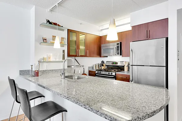 Rented by R New York | media 18