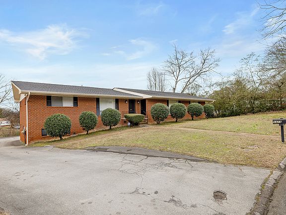 3rd image of 3422 Betty Ln