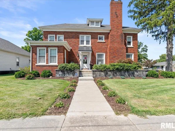 811 4th St, Pawnee, IL 62558