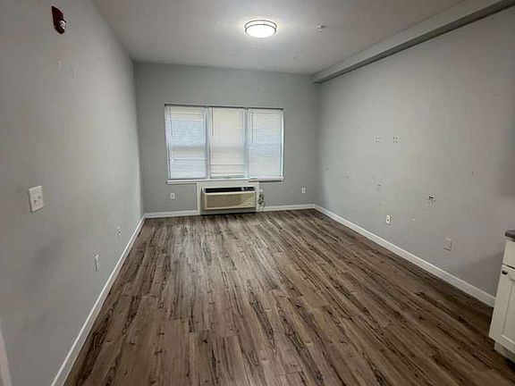 4th image of 146 Hamilton Ave APT 308