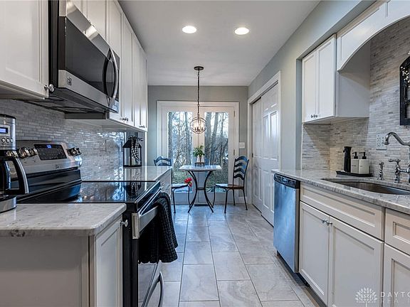 3rd image of 9 Nicholson Ct