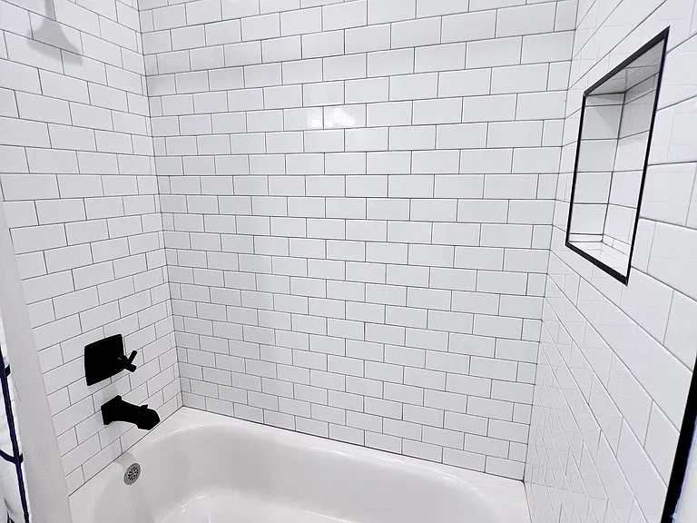 810 Scott Cir — Photo 3