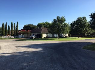 42 Park Place Dr, Gonzales, TX 78629
