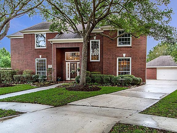 2nd image of 2206 Fairwater Park Dr