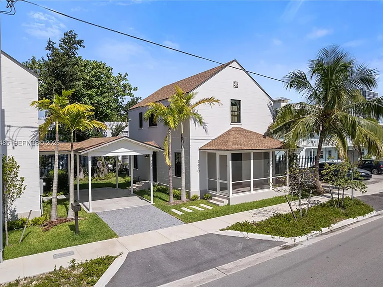 3620 Plaza St — Photo 2