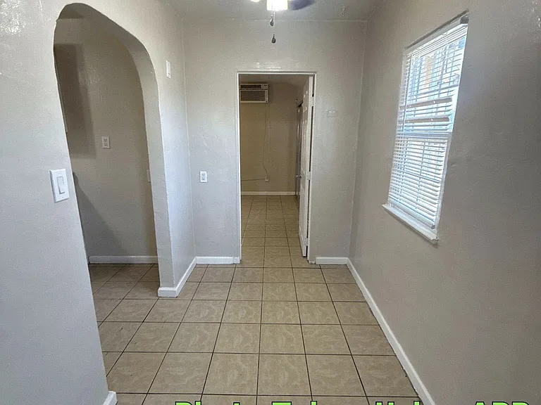 2403 N Inyo St — Photo 8