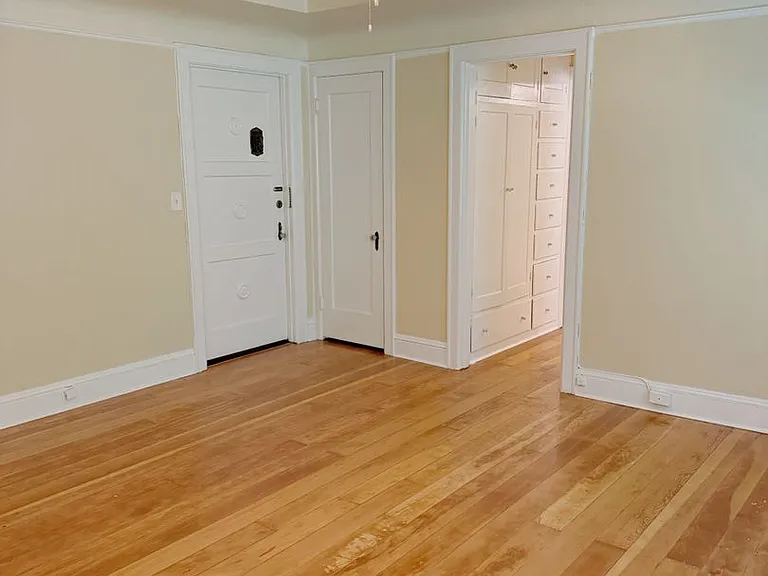 Flanders Apartments — Photo 39