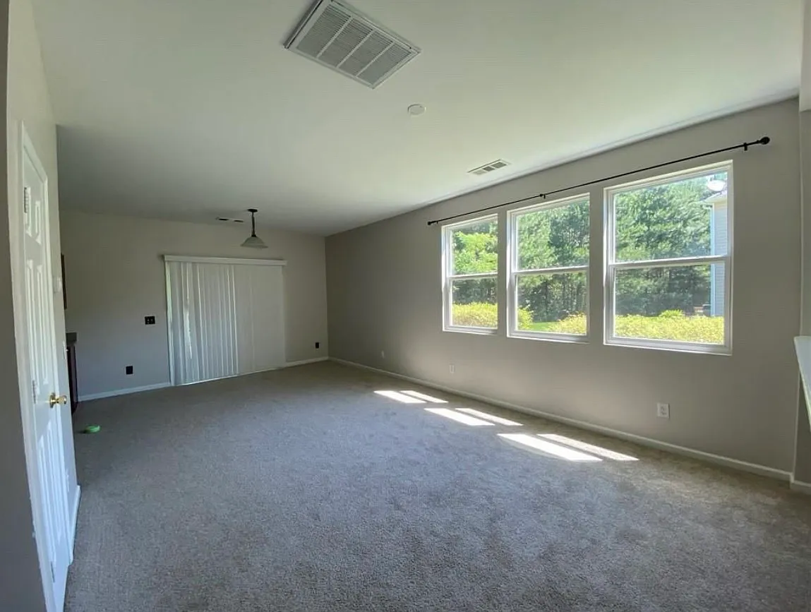 3 bed, 2.5 bath, 1753 sqft, $1,925 — Photo 3