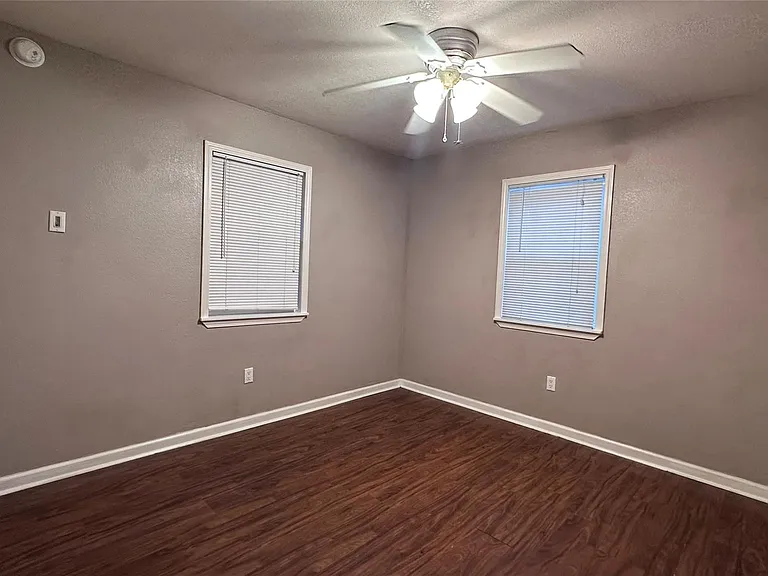5753 Pinehurst Dr — Photo 8
