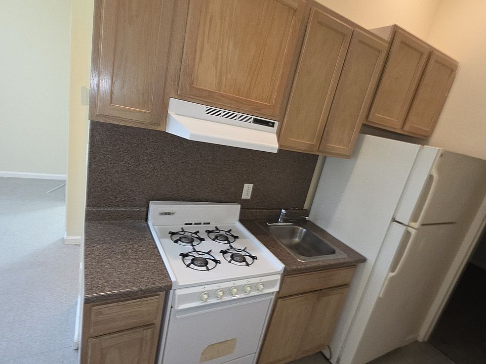 1st image of 207 Broadway #5