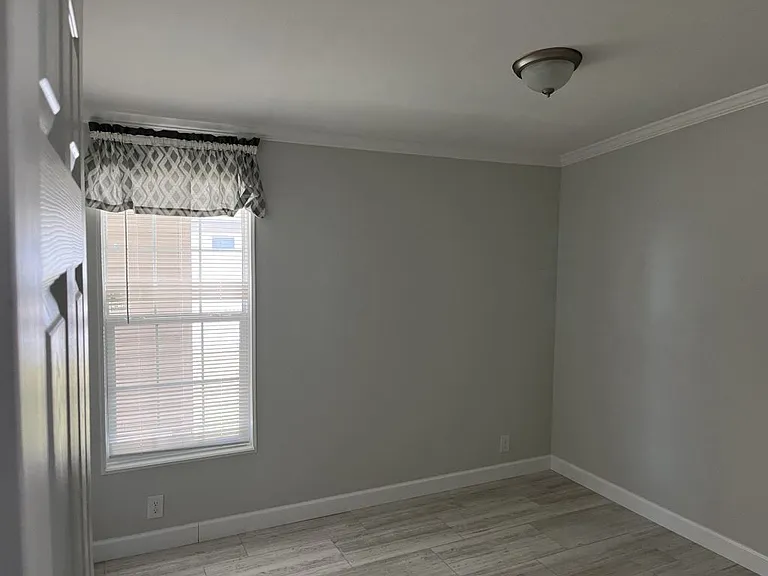 343 Talbot St #93 — Photo 10